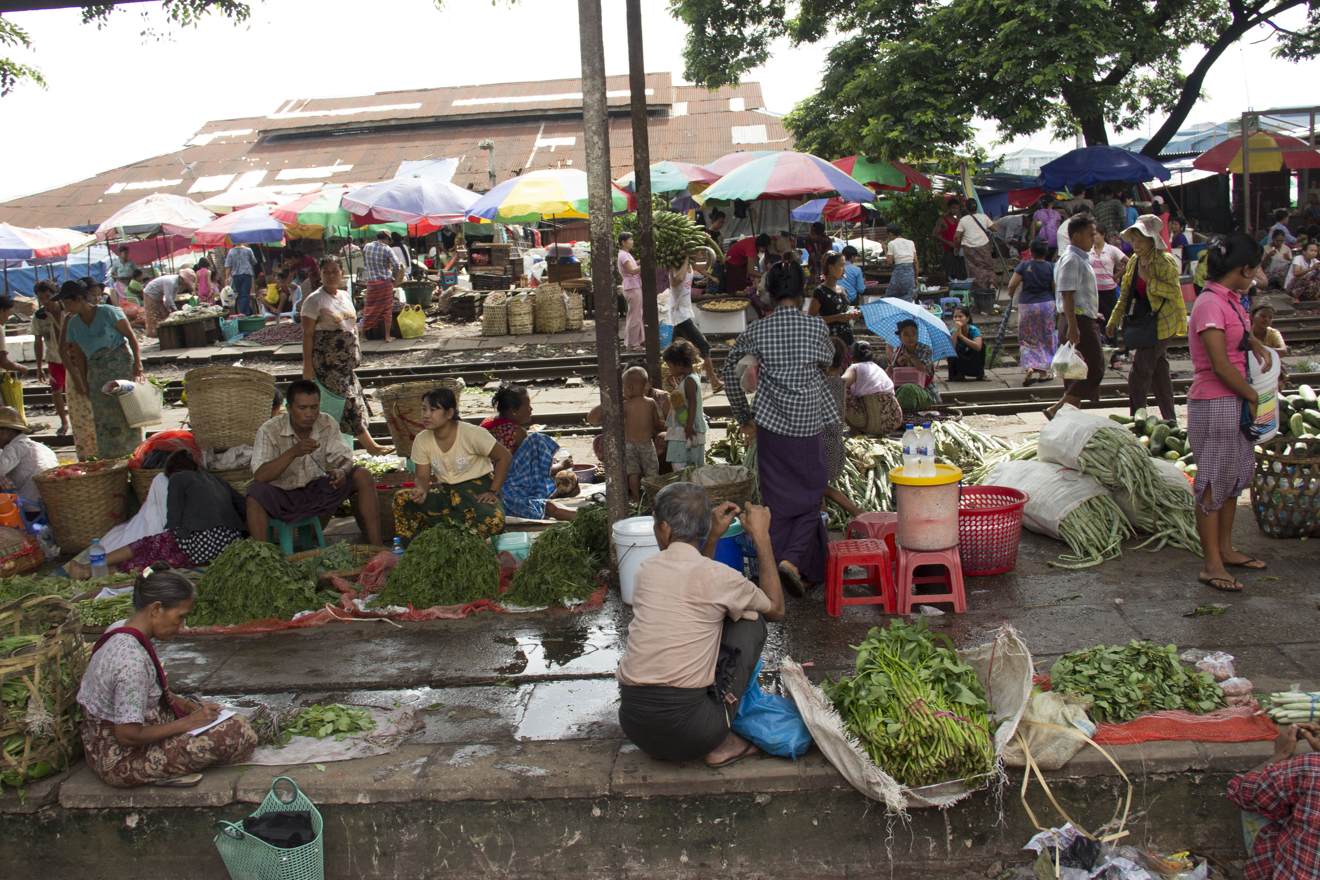 Vendors along Circular Railwawy route.