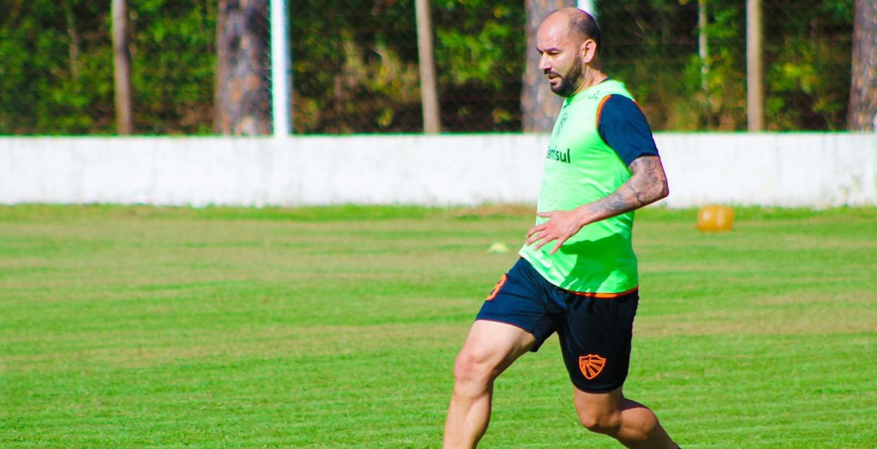 LEANDRO LEITE