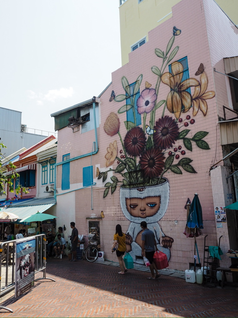 street art in Khlong Ong Ang street