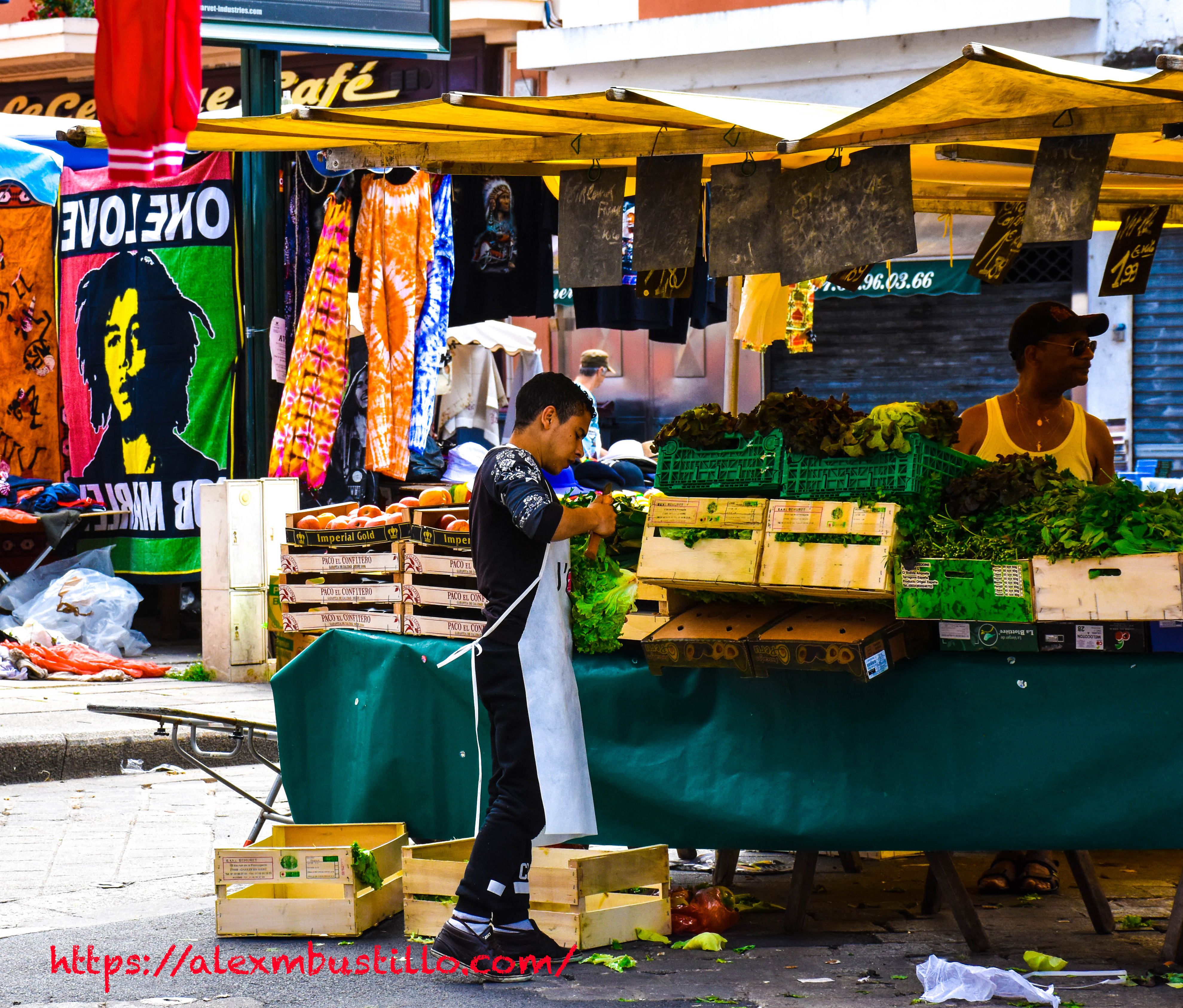 Marché Place du Comté Haymon, Cathédrale Saint-Spire de Corbeil-Essonnes, Corbeil-Essonnes, France