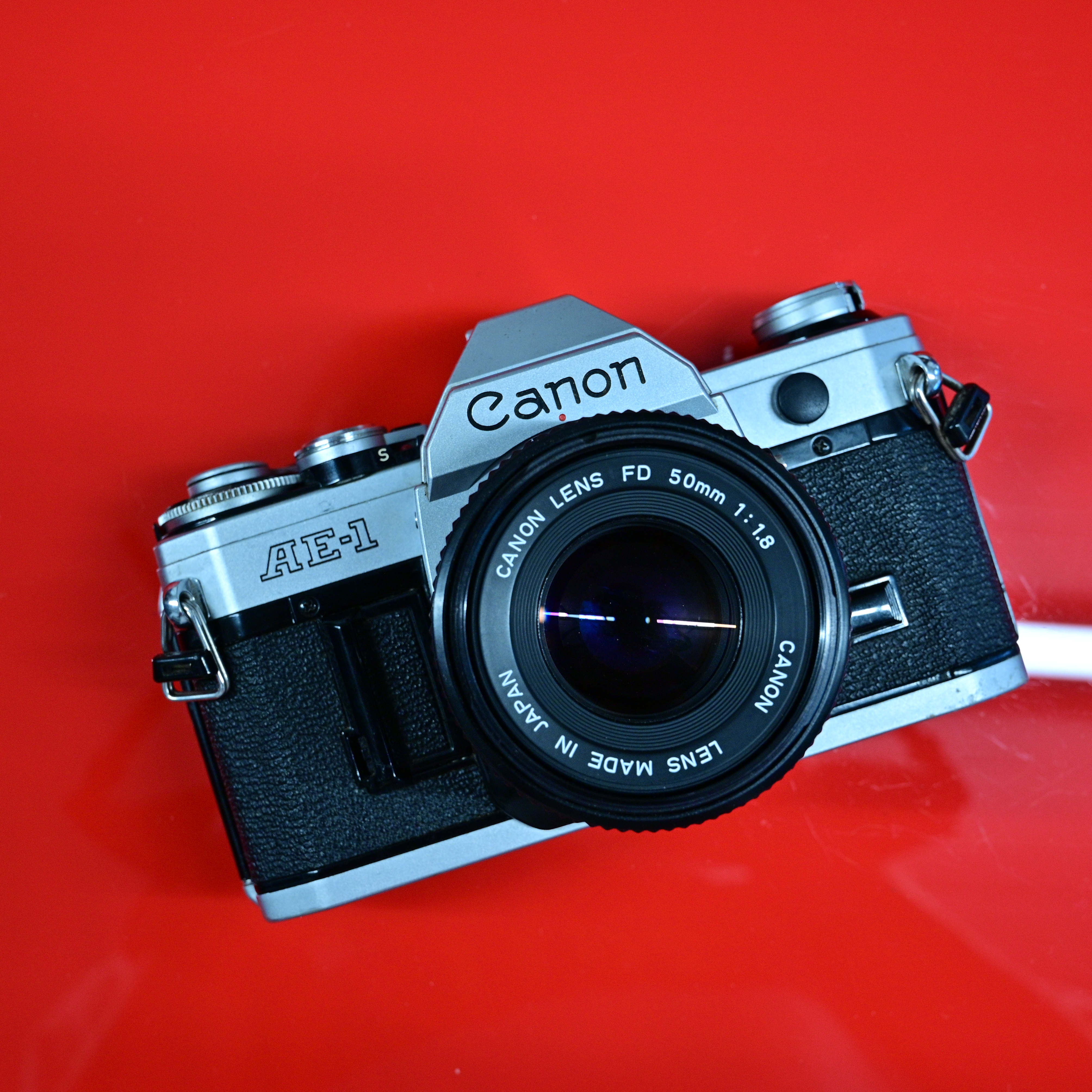 Canon AE-1 レンズ 50mm 1:18 一眼レフカメラ Canon AE-1 with 50mm F/1.8 FD Lens SN#41898898