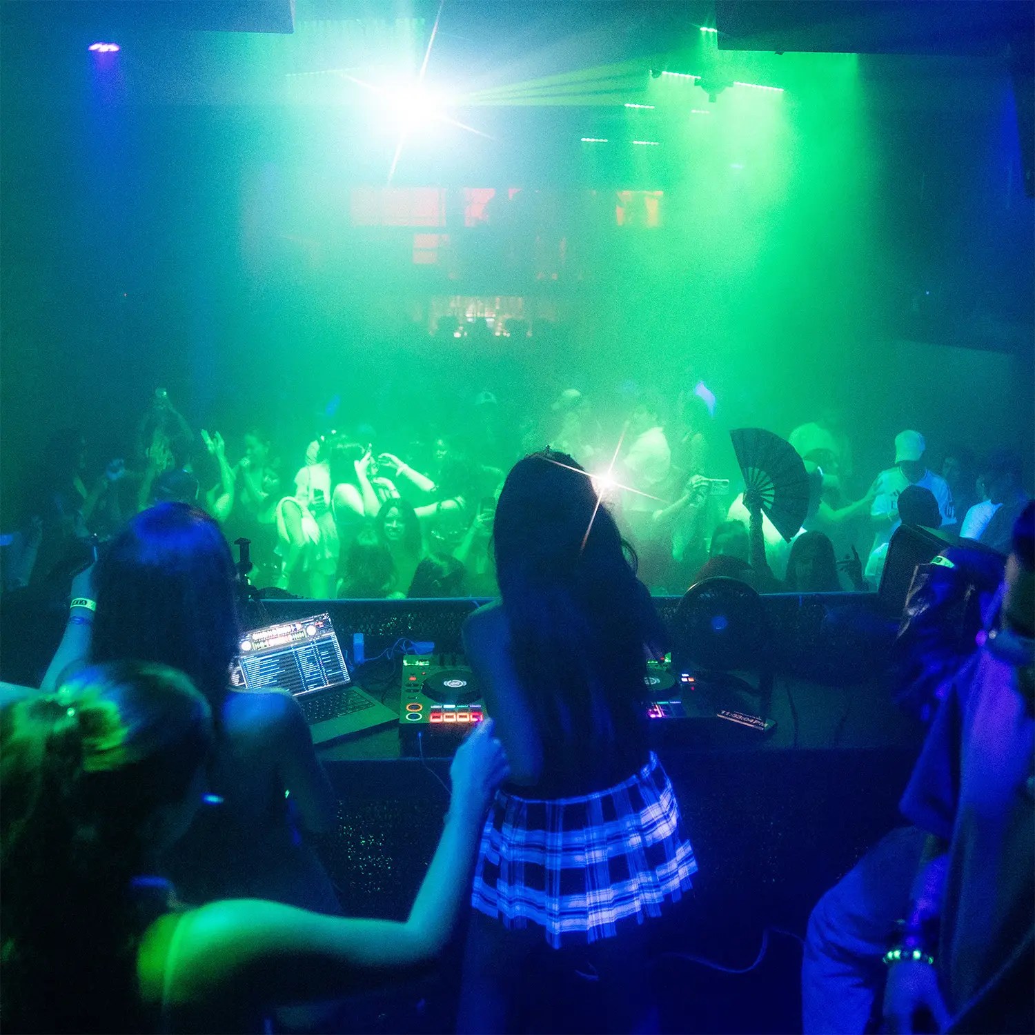 A POCA LUZ (LADIES NIGHT)