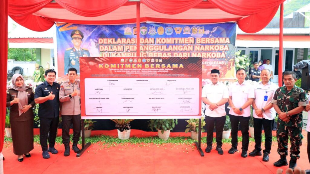 Deklarasi Kampung Bebas dari Narkoba di Desa Rima Jeuneu, Kecamatan Peukan Bada, Aceh Besar, Rabu (15/10/2025), menjadi simbol komitmen Polda Aceh dalam memerangi penyalahgunaan narkoba hingga tingkat desa