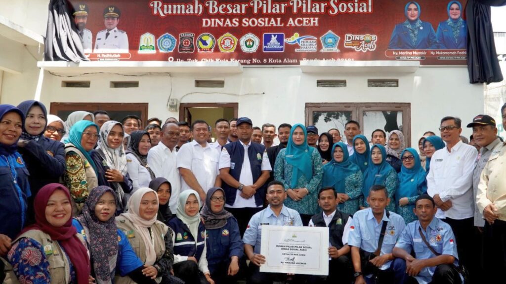 Ny. Marlina Muzakir resmikan Rumah Pilar Sosial Dinas Sosial Aceh di Banda Aceh, Rabu (22/10)