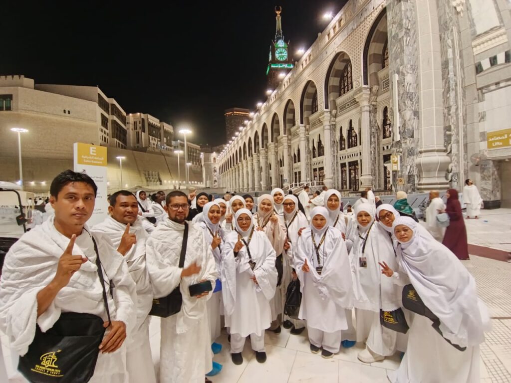 Peringati Maulid Nabi Muhammad SAW 12 Rabiulawal 1448 H, jemaah Aceh dan Malaysia bagikan 400 paket makanan di Mekkah, Arab Saudi