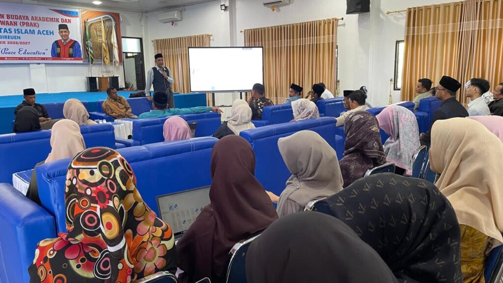 Rektor Universitas Islam Aceh (UIA), Dr. Nazaruddin, M.A., memberikan arahan dalam rapat koordinasi awal semester TA 2026/2027 di Kampus Paya Lipah, Bireuen