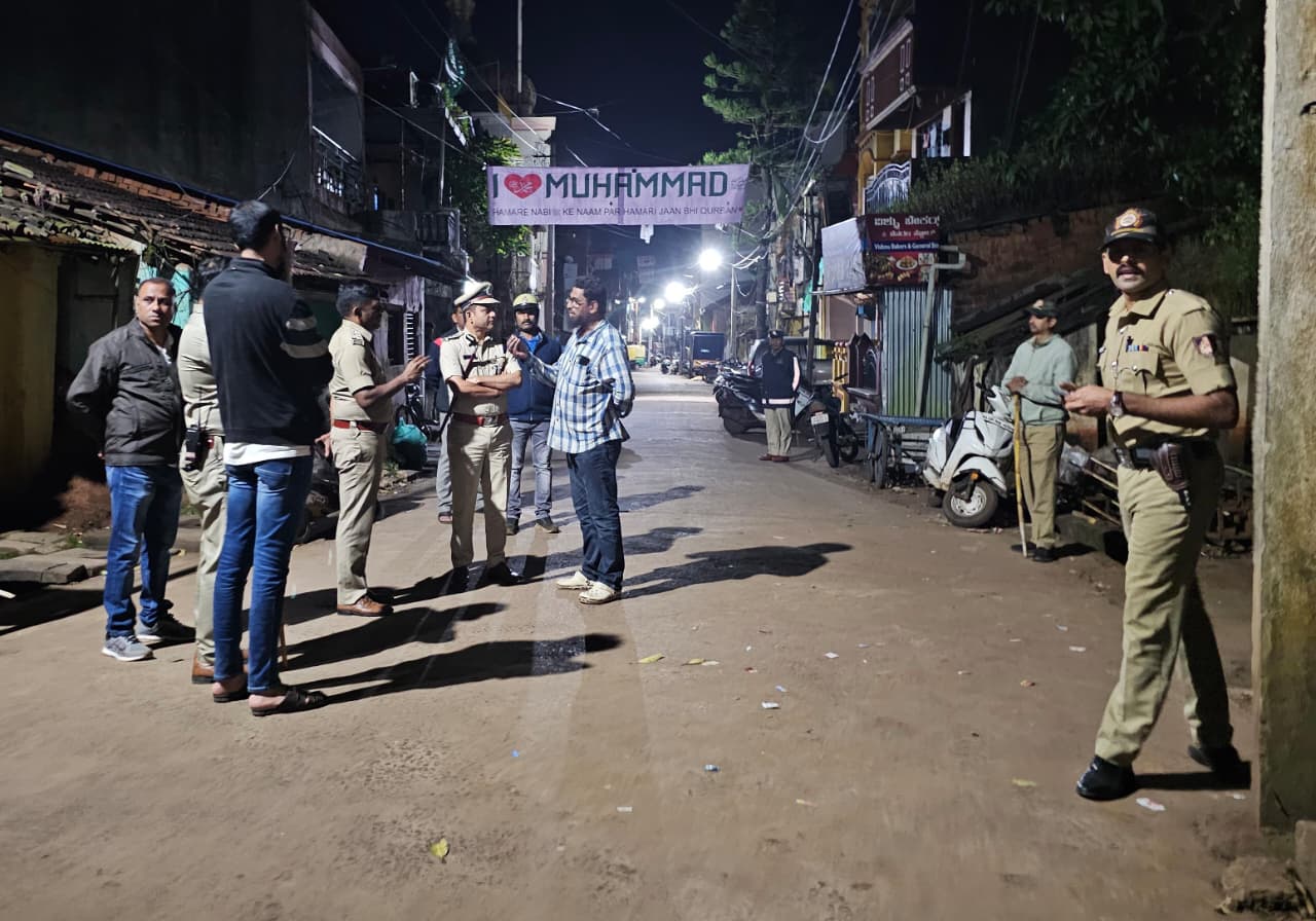 khadak galli belagavi stone pelting i love mohhamad