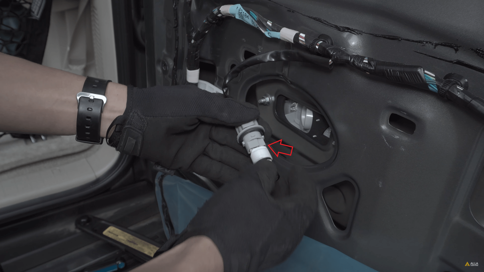 2003 – 2009 LEXUS GX470 REVERSE LED UPGRADE & INSTALL 5