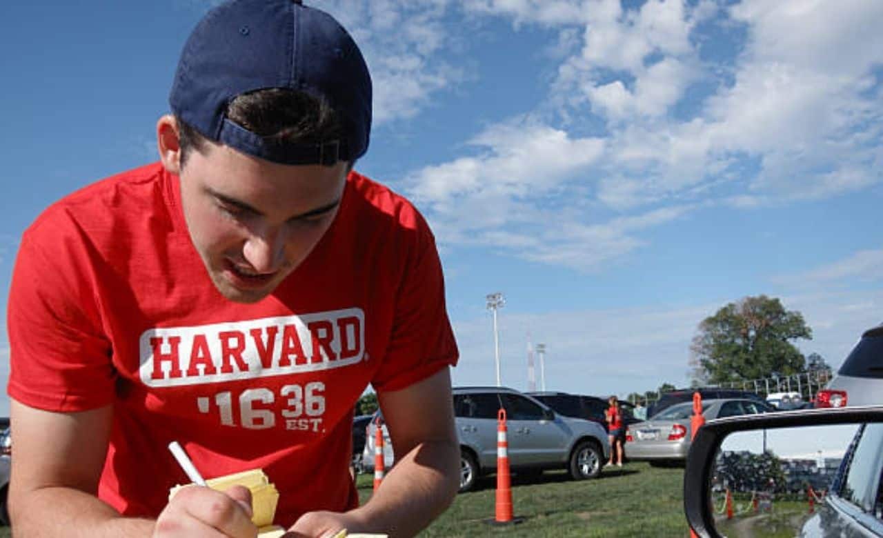 Harvard Acceptance Rate How to get into Harvard in 2022