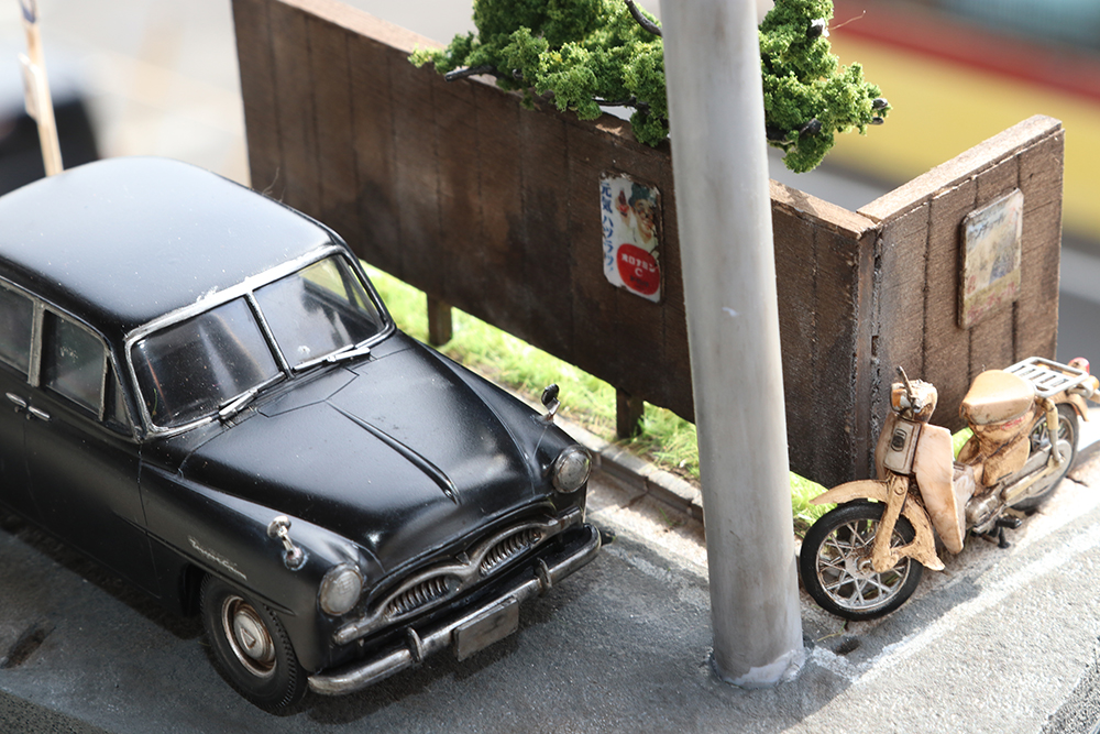 クラウンとカブ 昭和ノスタルジーとジオラマの世界 | ALMA ｜アート
