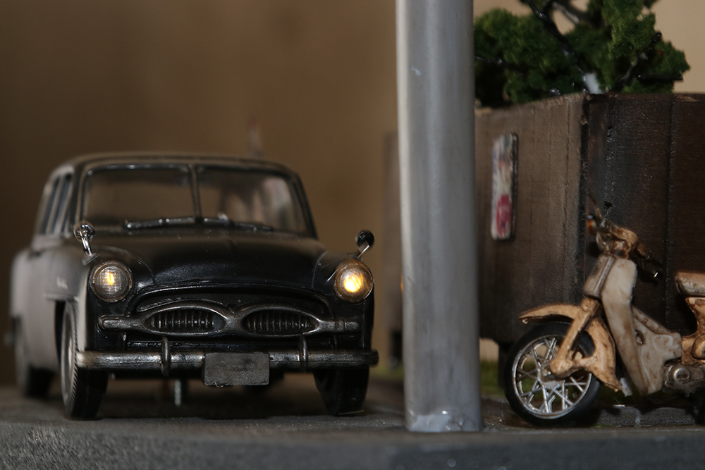 クラウンとカブ 昭和ノスタルジーとジオラマの世界 | ALMA ｜アート