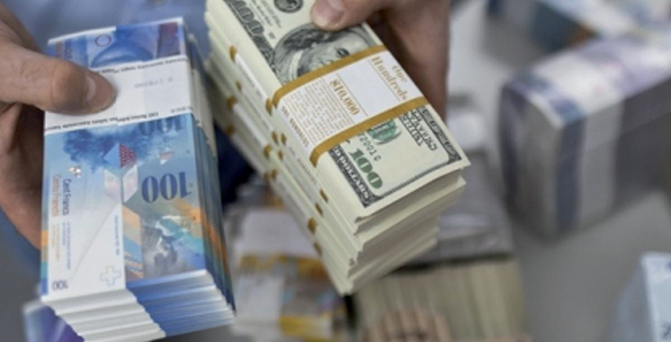 استقرار صرف الدرهم مقابل الدولار