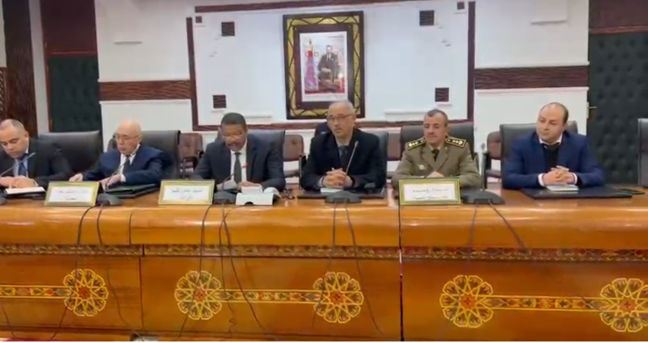 تاونات تستنفر إمكانياتها… وعامل الإقليم يقود خطة لحماية الساكنة من موجة البرد