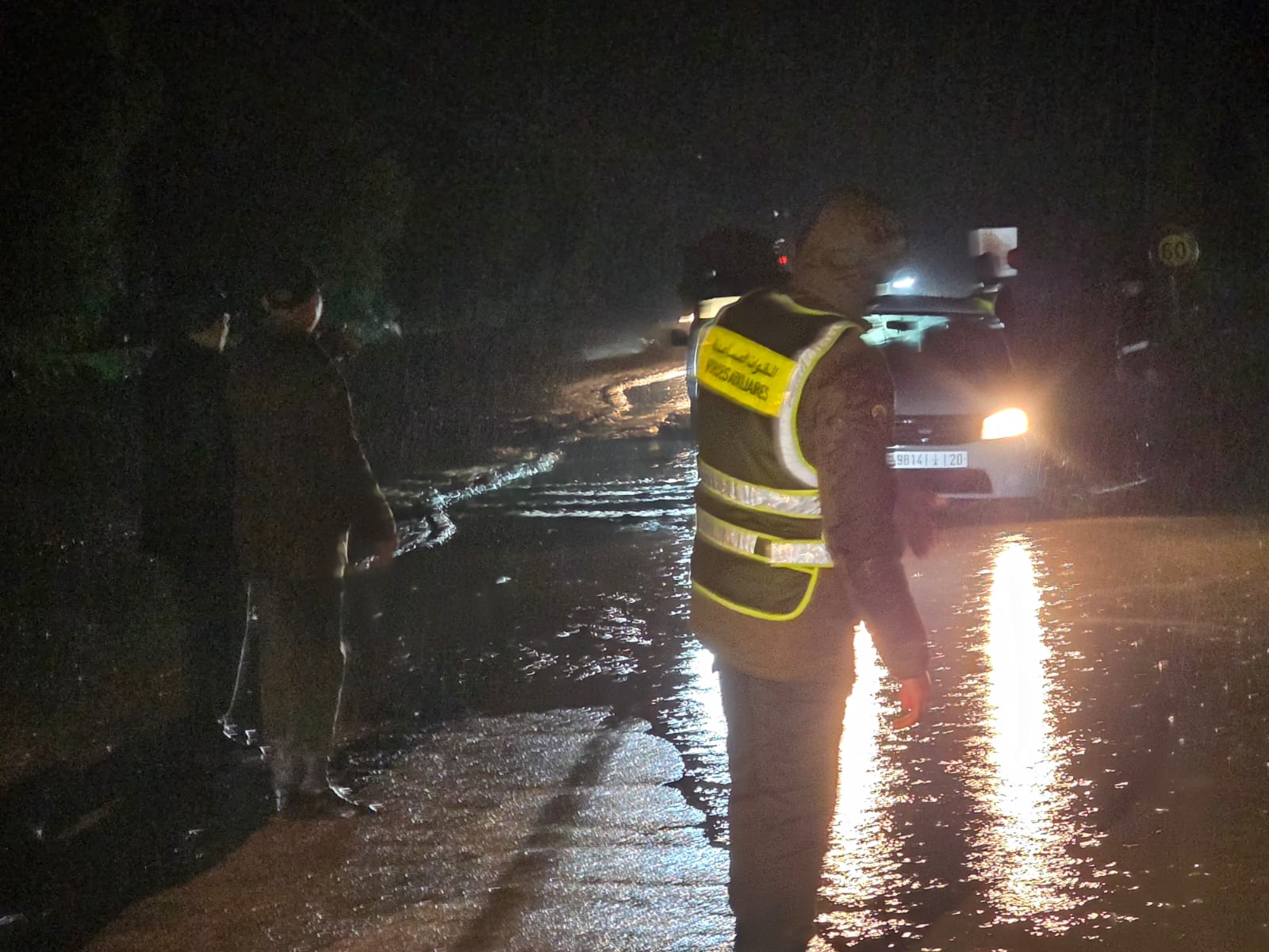 زيارة تفقدية ميدانية لعامل إقليم تاونات لقنطرة واد الجمعة لضمان سلامة المرور بالطريق الوطنية رقم 8