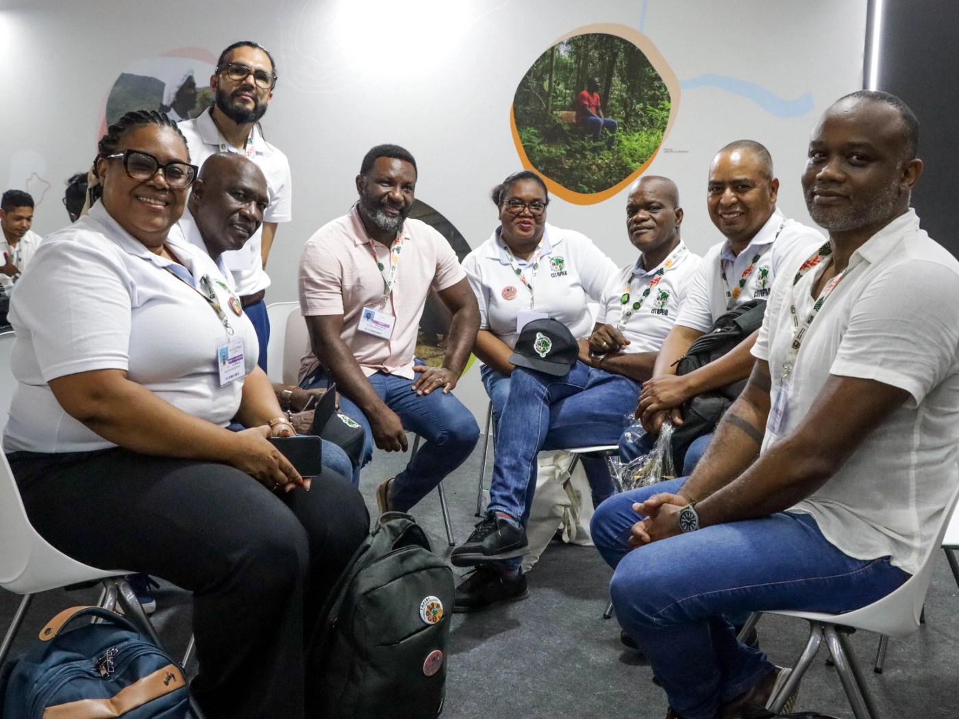 Membros da Comissão Internacional de Povos Afrodescendentes (CITAFRO, na sigla em espanhol) se reúnem com representante do Ministério da Igualdadd Racial (MIR) durante a COP30, Belém, 14 de novembro de 2025