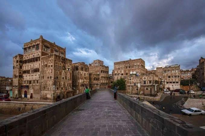 اعتراف صادم: قيادي حوثي يقر بالاستيلاء على فيلا ياسر عرفات