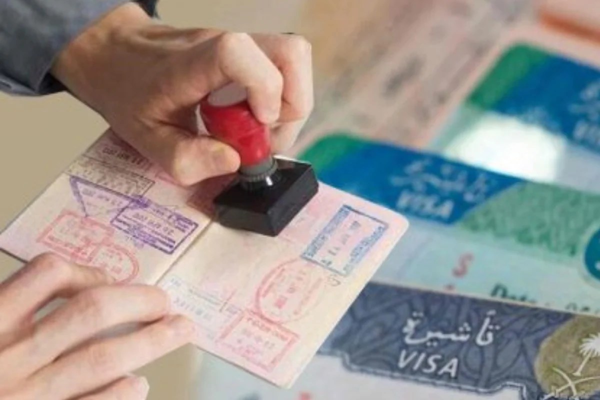 قرار جديد من الداخلية السعودية بشأن تأشيرات الزيارة العائلية المتعددة