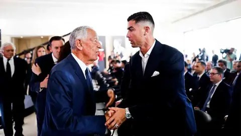 ارتداه في تأبين جوتا.. أول ظهور لخاتم زواج كريستيانو رونالدو (صورة)