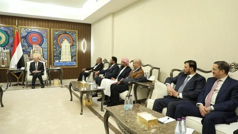 المجلس الرئاسي اليمني يترنّح.. والرياض أمام مفترق طرق مصيري