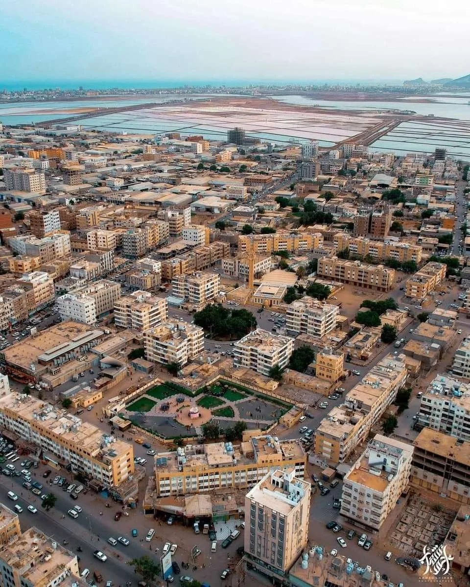 أزمة مالية أم إهمال؟ بنك معروف في عدن بمبلغ صادم داخل خزائنه