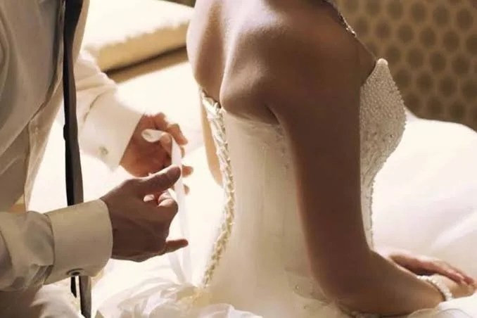 مراهقة سعودية فاتنة الجمال طلبت الطلاق بليلة الدخله لسبب غريب وغامض لم يتخيله احد!!