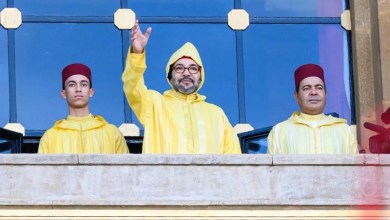 الملك محمد السادس يفتتح الدورة التشريعية الخامسة من الولاية التشريعية الحادية عشرة بمقر البرلمان المغربي، ويلقي خطابًا ملكيًا أمام مجلسي النواب والمستشارين.