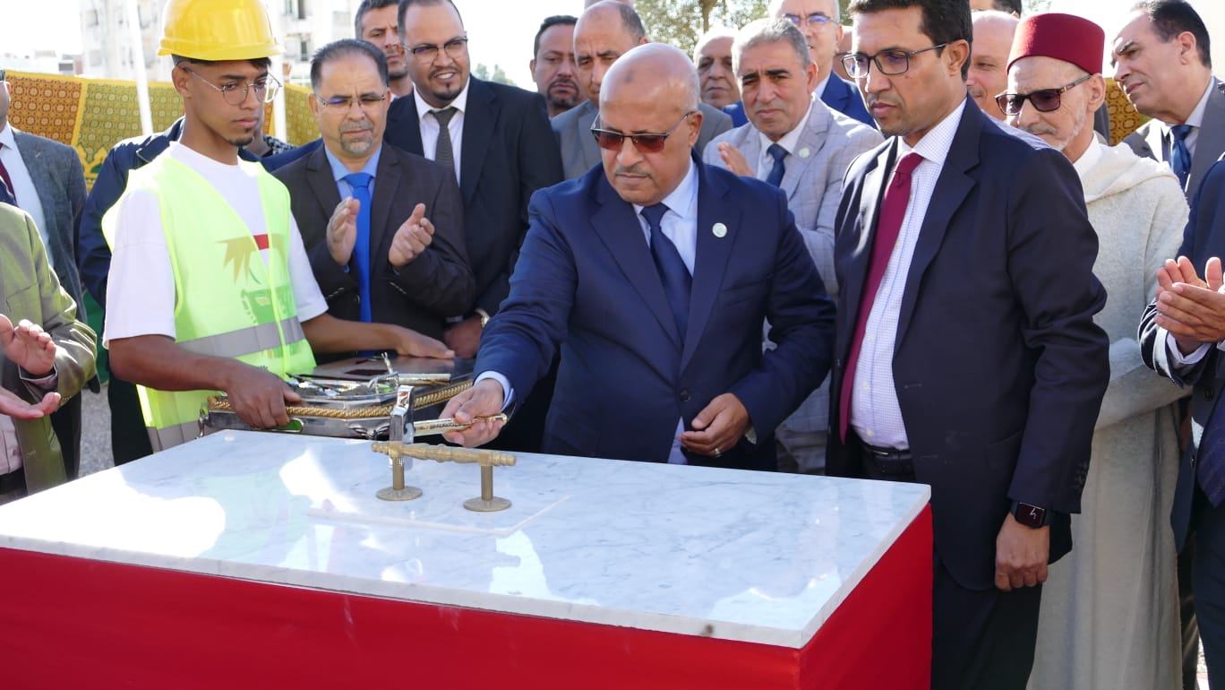 خطاب الملك محمد السادس “يؤكد على النهج الاستباقي والحازم الذي يتبناه المغرب، مع التركيز على تنمية الأقاليم الجنوبية وتعزيز مكانتها كمحور إقليمي هام”.