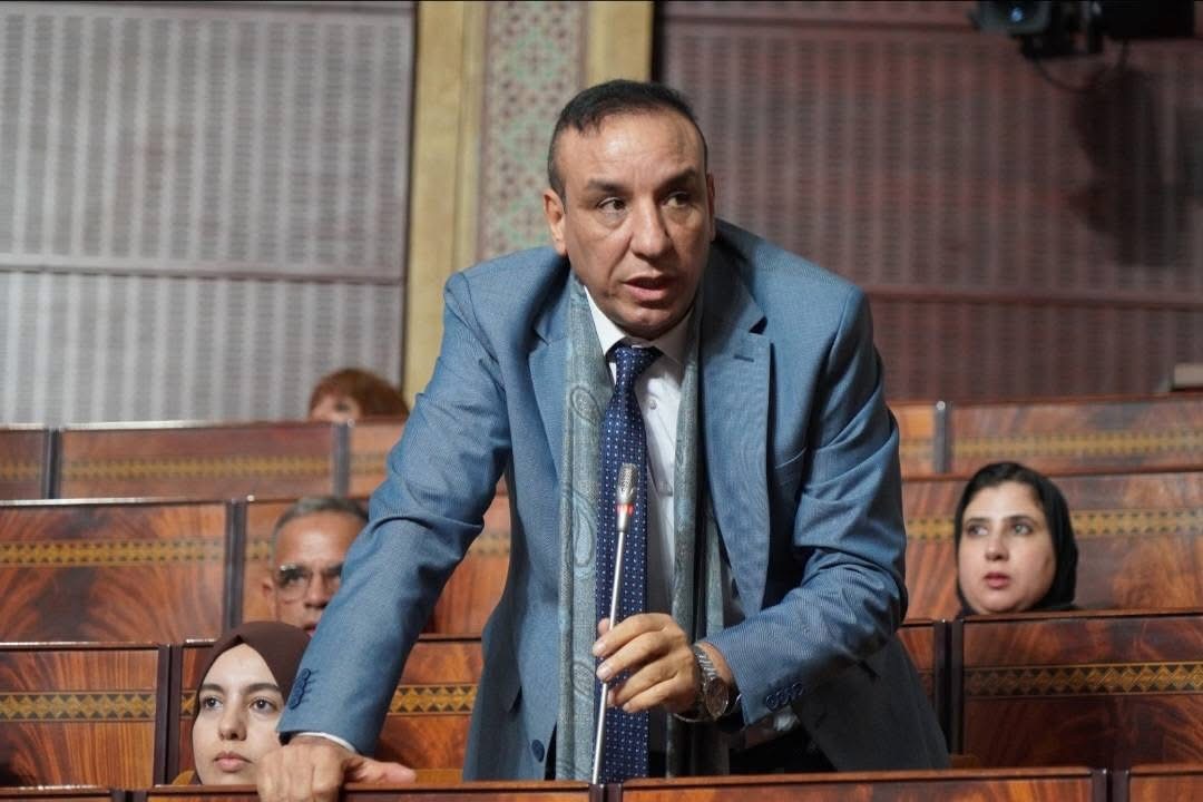 أومريبط يكشف الحقيقة ويبرئ نفسه من تهم تزوير بطاقات الانخراط في نقابة التعليم