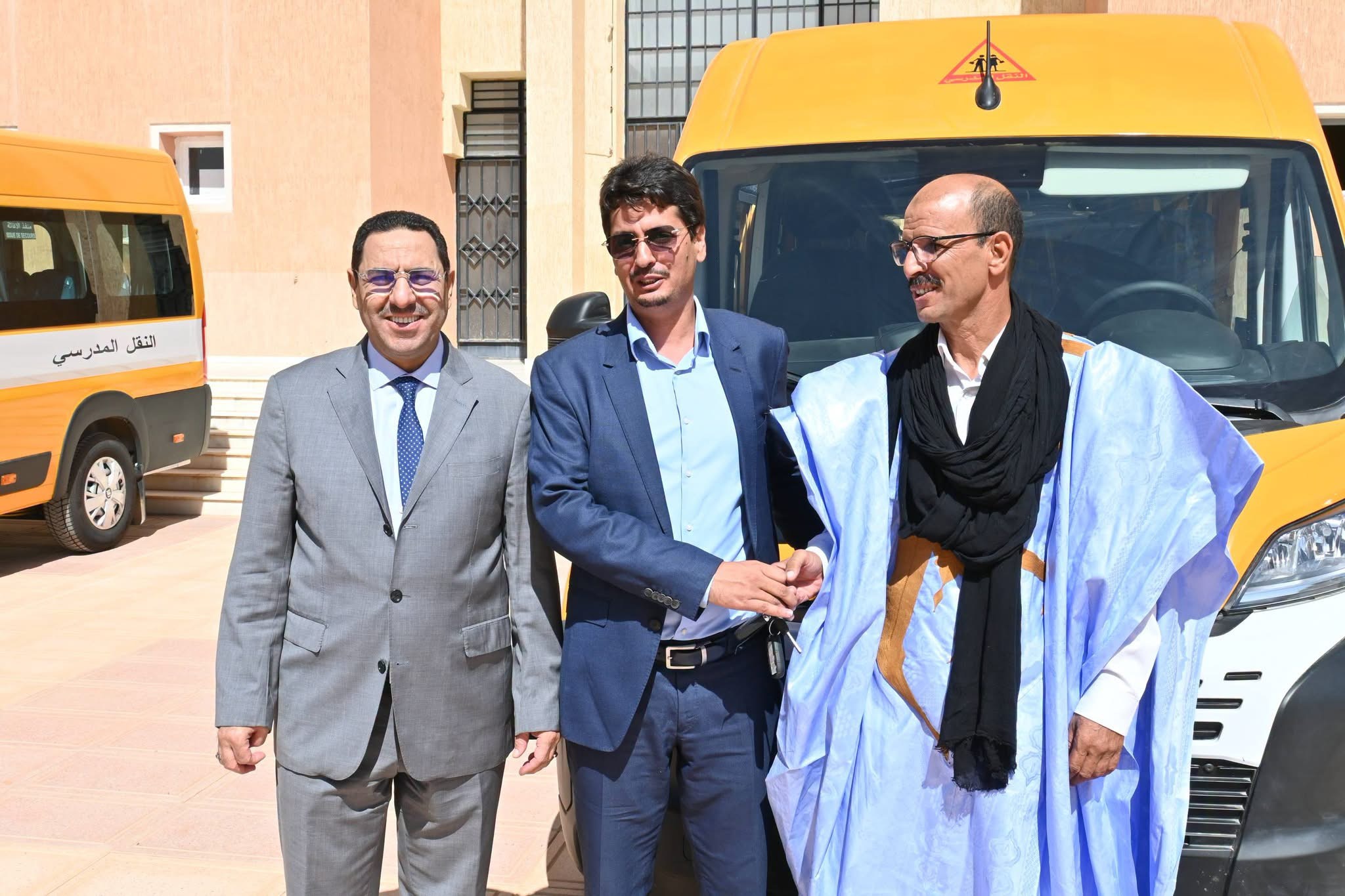 عامل إقليم طاطا محمد باري يقود دفعة جديدة لتعزيز النقل المدرسي.. ثلاث سيارات لدعم تمدرس تلاميذ أم الكردان وأديس وتزغت