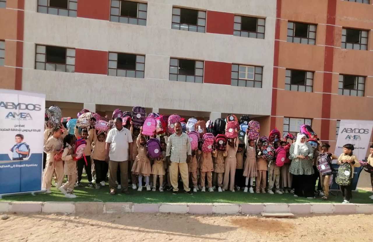 توزيع شنط وأدوات مدرسية بالمجان على 735طالب من ذوى الهمم والاولى بالرعاية بأسوان