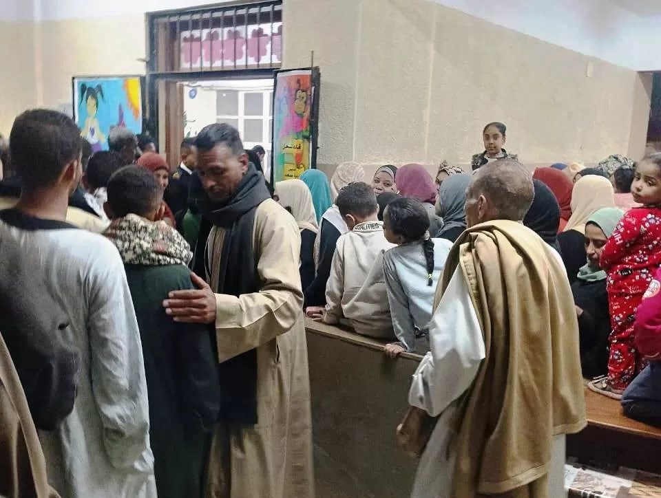 محافظ أسوان : تأمين صناديق الإقتراع لجولة الإعادة للمرحلة الأولى لإنتخابات مجلس النواب وتسليمها للجان الفرز