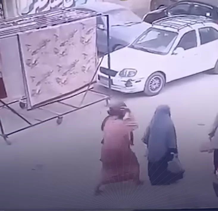رجال المباحث يفكّون لغز فيديو اعتداء سيدة على أخرى بعين شمس