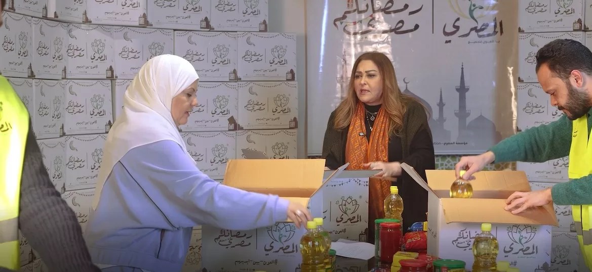 نجوم الفن يشاركون في تعبئة كراتين &laquo;رمضانكم مصري&raquo; لدعم الأكثر احتياجًا