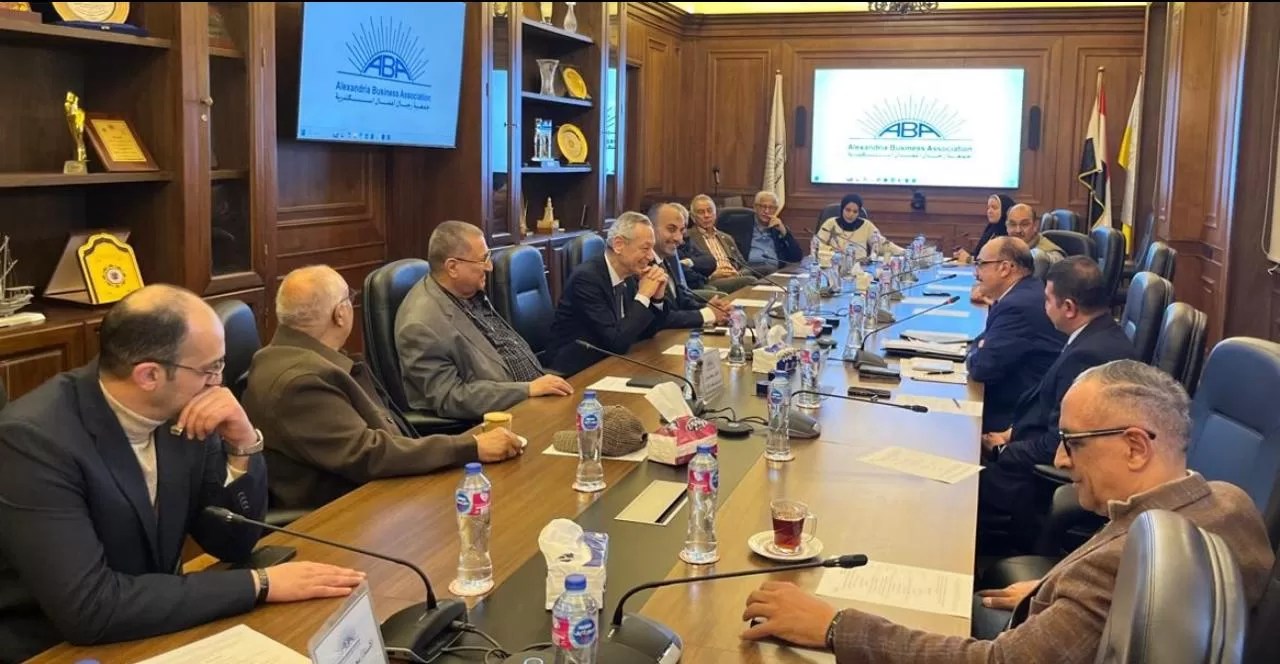 رجال أعمال الإسكندرية يناقشون قانون الإيجار الجديد مع فرحات
