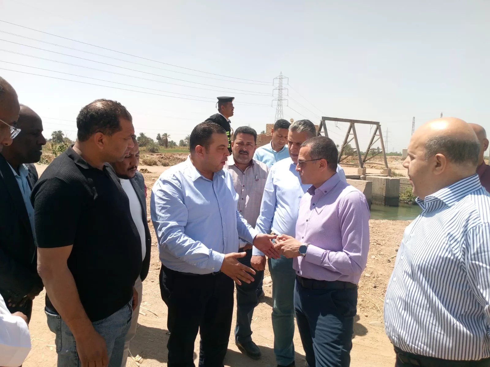 محافظ أسوان يتفقد أعمال رفع كفاءة الطريق الدائرى بلانة / كلابشة ضمن مشروعات&rdquo;حياة كريمة&rdquo;