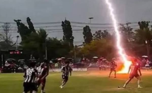 Futbolista muere tras impacto de rayo en Tailandia