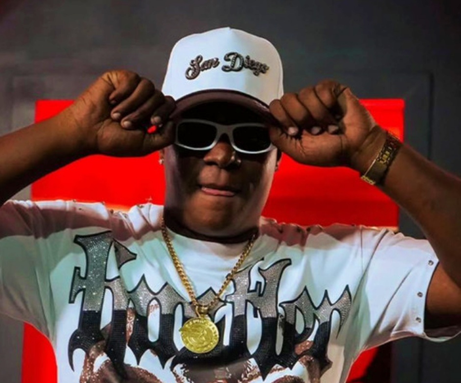 Familiares reciben entre lágrimas restos de Diddy Glow en Boca Chica
