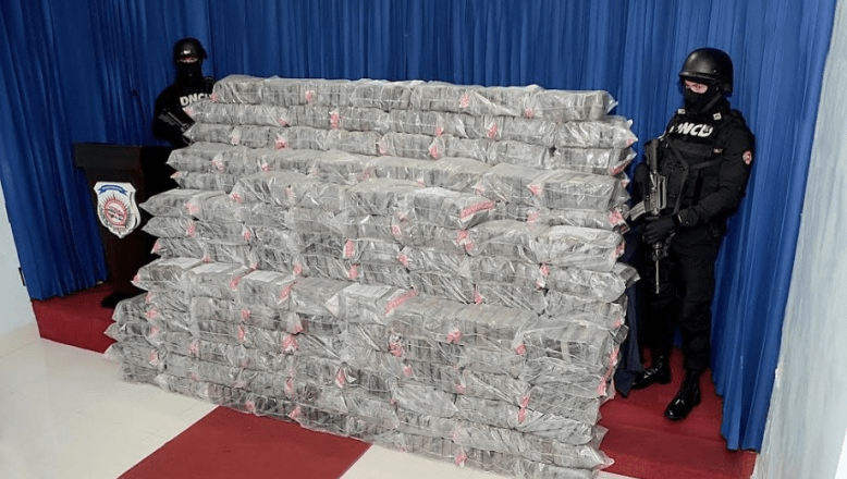 Decomisan mil 100 paquetes de cocaína o heroína en costas provincia Peravia