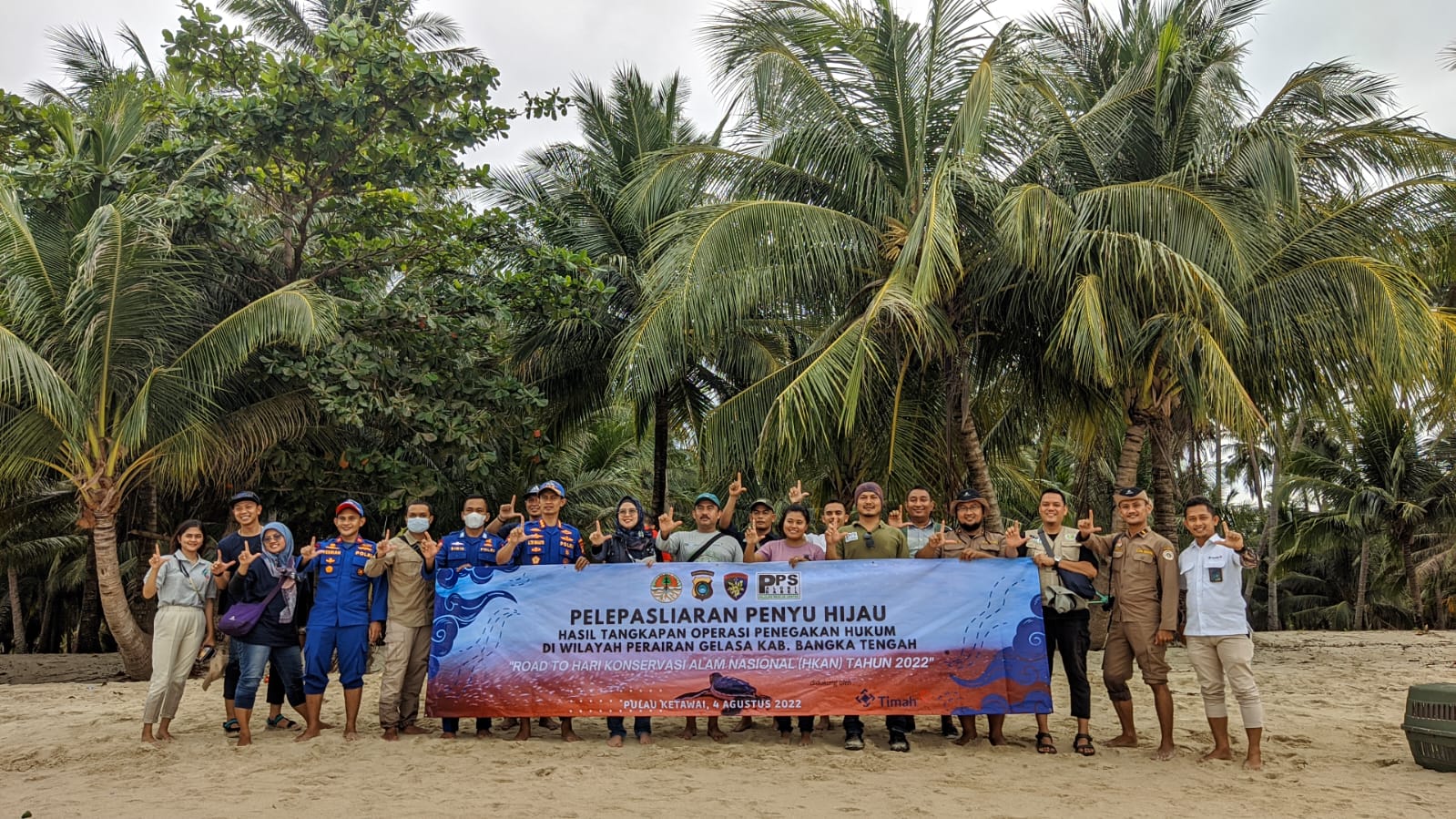 Read more about the article Hundreds of Baby Turtles Released into the sea in Bangka Island