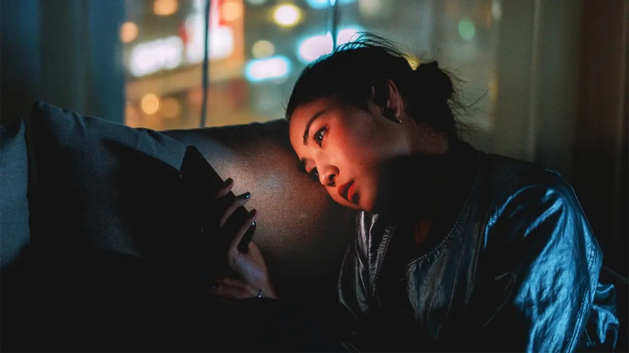 what effect does social media have on your mind
