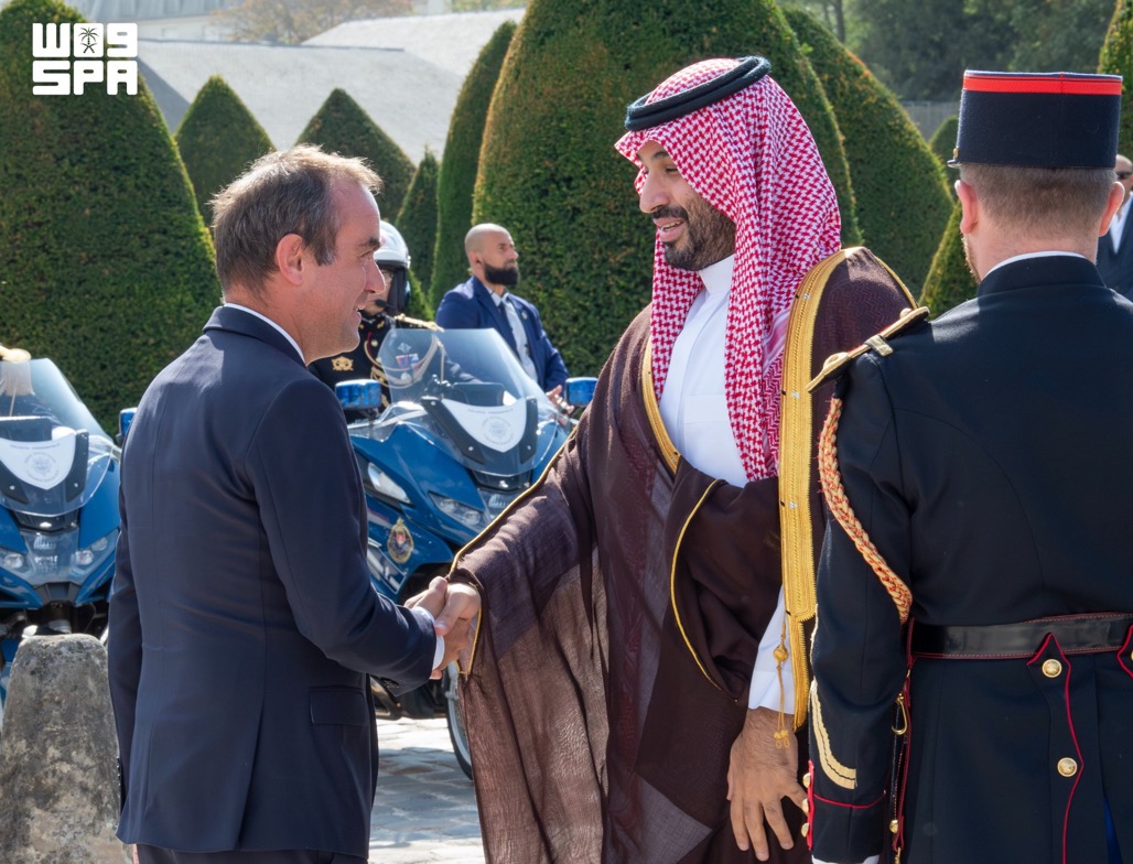 استقبله رئيس الوزراء الفرنسي..ولي العهد يصل إلى قصر الإنفاليد في العاصمة باريس
