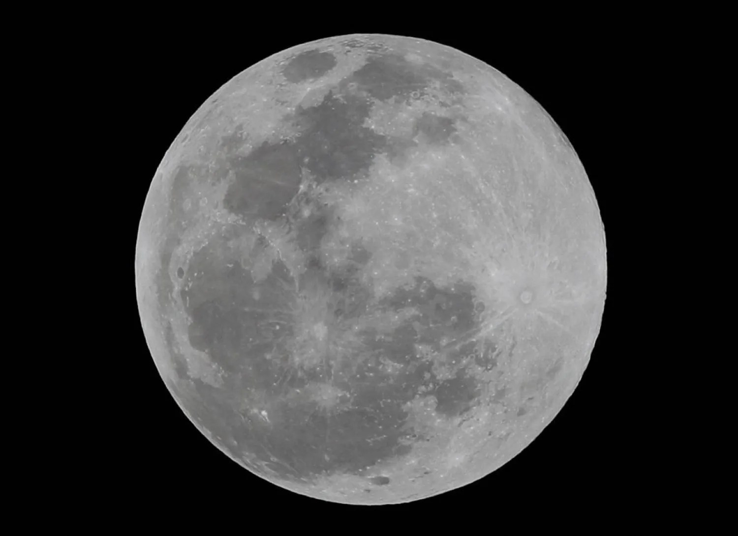 روسيا تعتزم إنشاء محطة طاقة نووية على القمر لدعم برنامجها الفضائي 