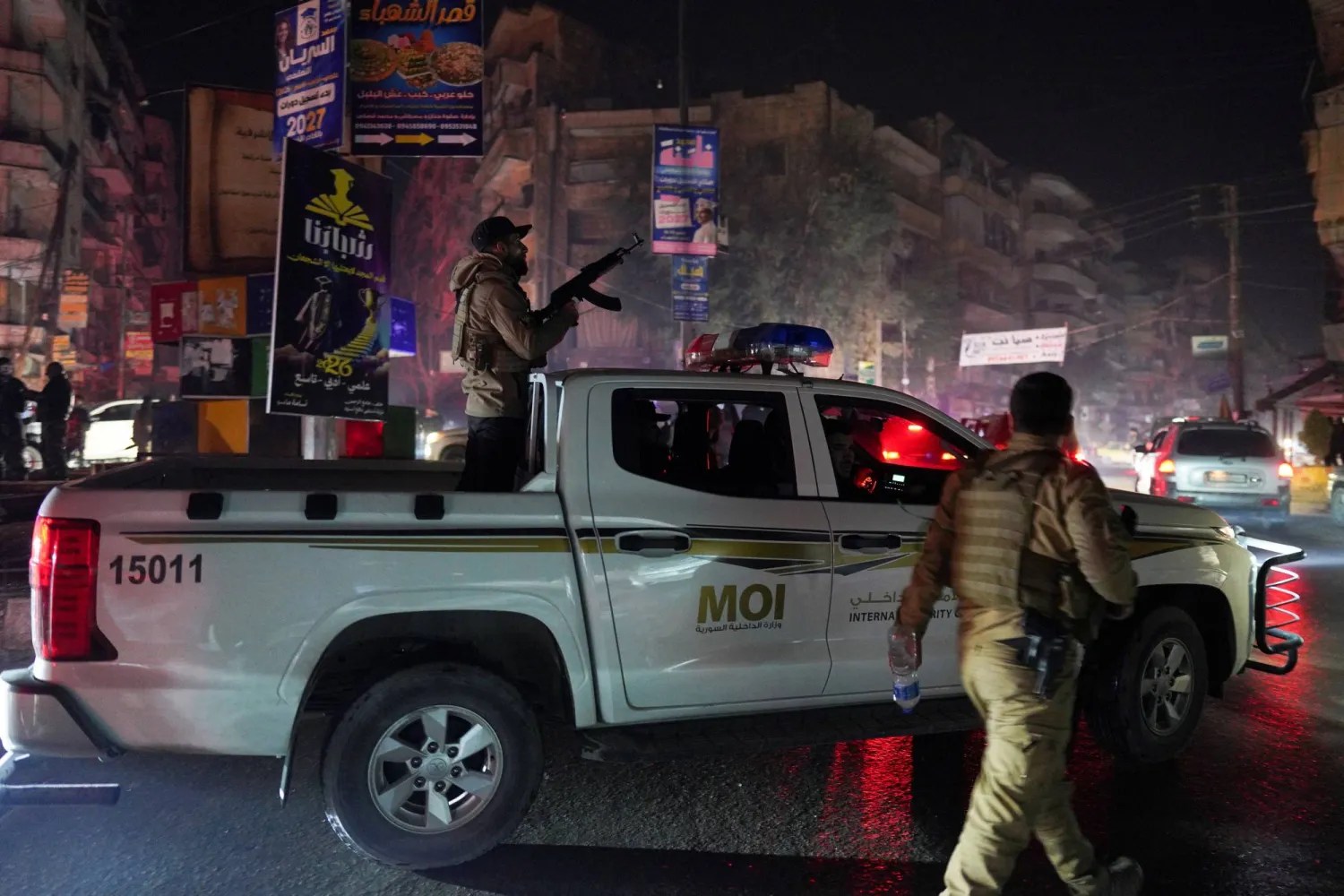 بعد إقرار الهدنة.. نقل المقاتلين الأكراد المحاصرين في حلب إلى شمال شرق سوريا 