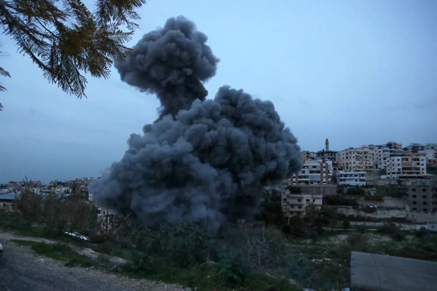 غارات إسرائيلية على 4 معابر على الحدود السورية اللبنانية 