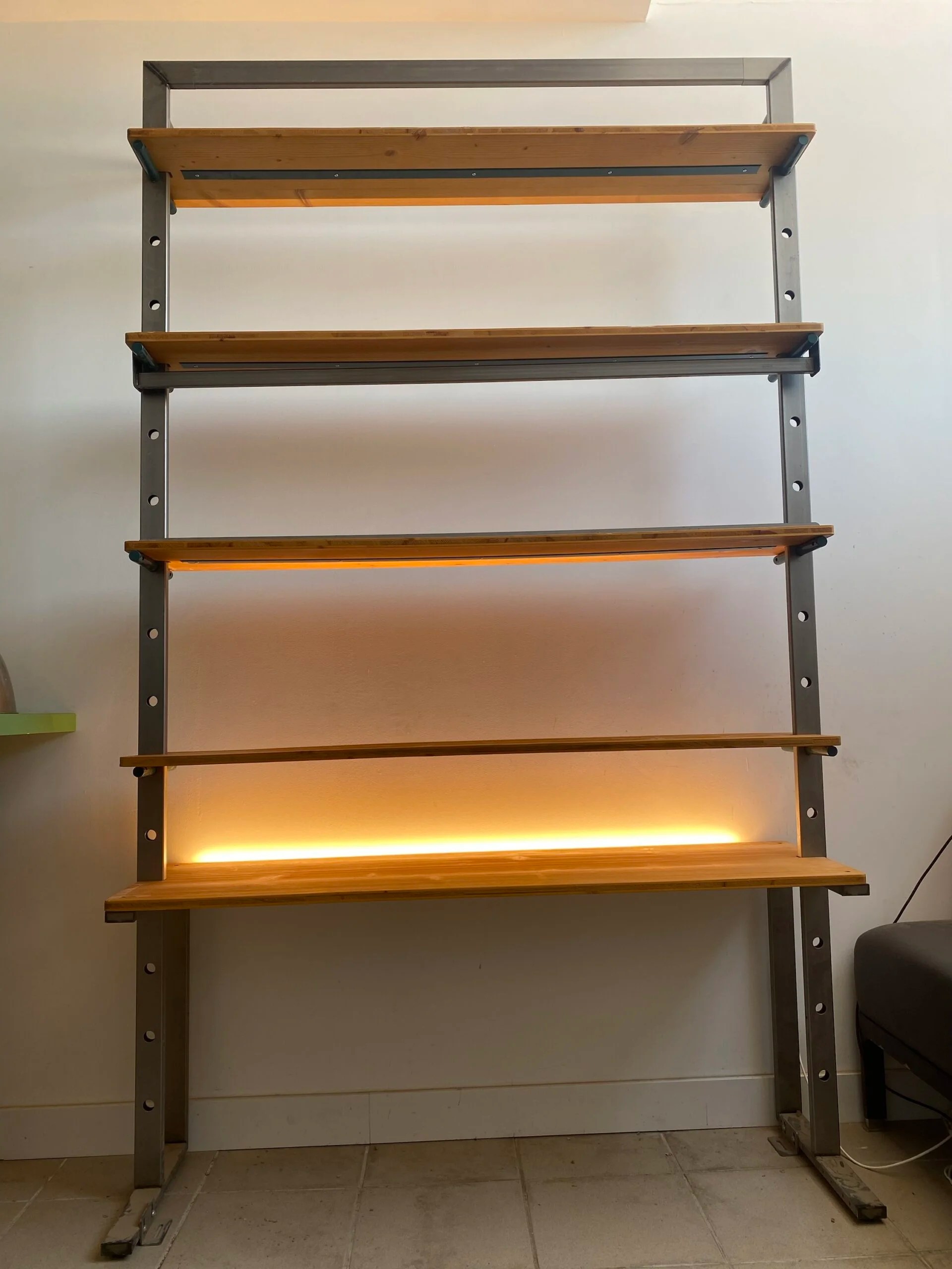 Étagère industrielle métal et bois avec éclairage LED intégré