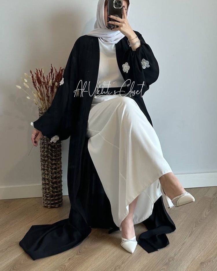 Fayrah Bloom Shrug Abaya