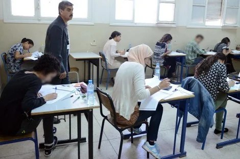 توقيف عشريني بالحسيمة مشتبه في تسييره لمجموعات على تطبيق &laquo;&nbsp;الواتساب&nbsp;&raquo; تعمل على تلقي وتسريب أجوبة امتحانات البكالوريا