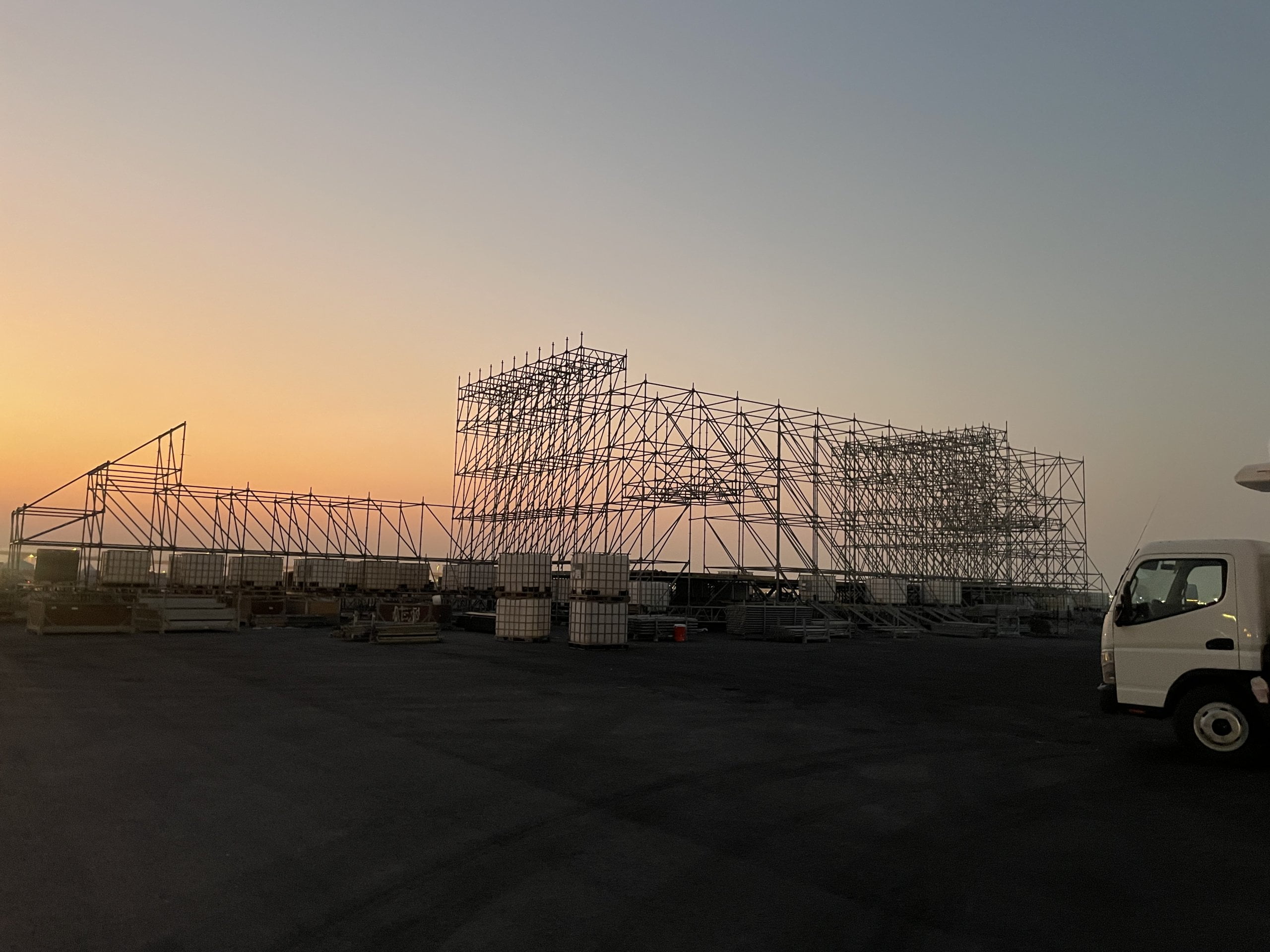 Scaff stage building
