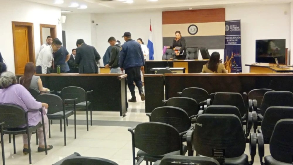 Feminicida condenado a 28 años de prisión por matar a su pareja frente a su hijo.