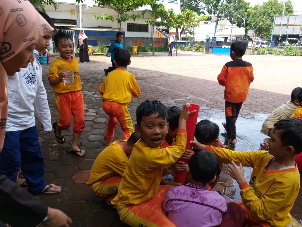 Pengujian sumur dapat dilakukan pada saat pemboran berlangsung, atau saat setelah pemboran selesai dikerjakan. Permainan Air Pipa Sumur 11 03 2019 Kelas 2 Amanah